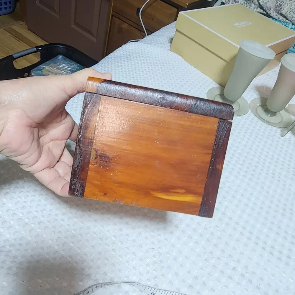 VINTAGE CEDAR WOOD SMALL TRINKET BOX CHEST 9